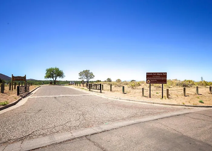 Traditional-Style Adobe Casita - Walk To Dtwn